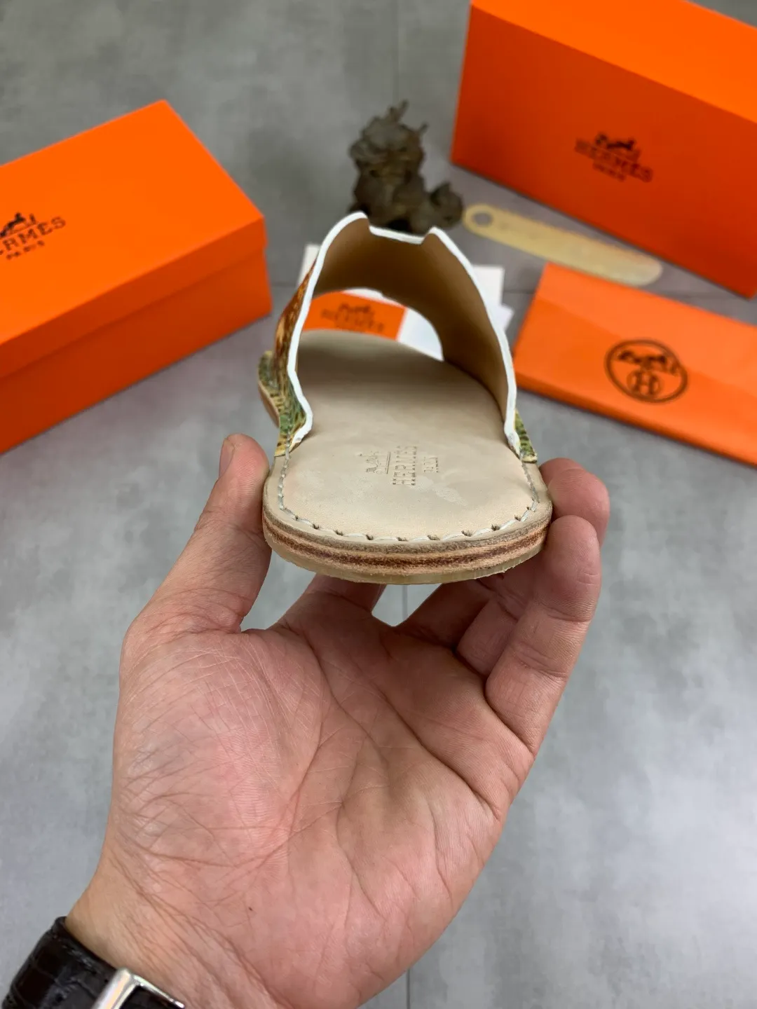 Men's men's shoes 💰P360 new model (genuine leather outsole series) new colors are coming simultaneously on the official website [HERMES] Hermès series: original development, original anatomy display, exclusive outsole [Material] Sole: original genuine leather sole with cow essence film 🌸. Fabric Original calfskin Lining: Imported cowhide, delicate and soft Code number: 38-44